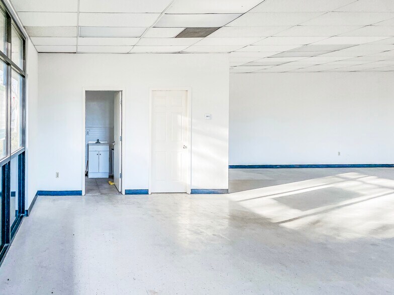 More Photos Of 1975 W Texas St, Fairfield Freestanding For Lease