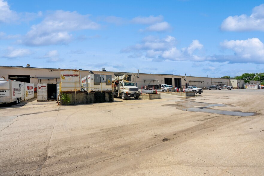 More Photos Of 2301 Fleur Dr, Des Moines Warehouse For Sale