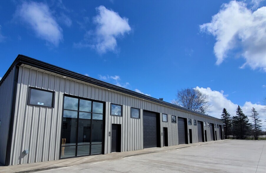 More Photos Of 2975 Heartland Dr, Grand Forks Flex For Lease