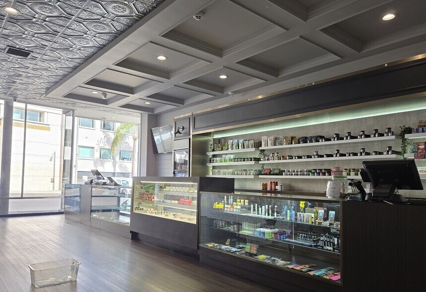 More Photos Of 14000 Ventura Blvd, Sherman Oaks Freestanding For Sale