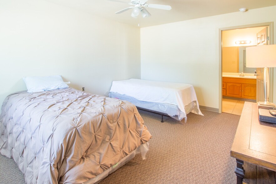 More Photos Of 4067 US Highway 59, Beeville Warehouse For Lease