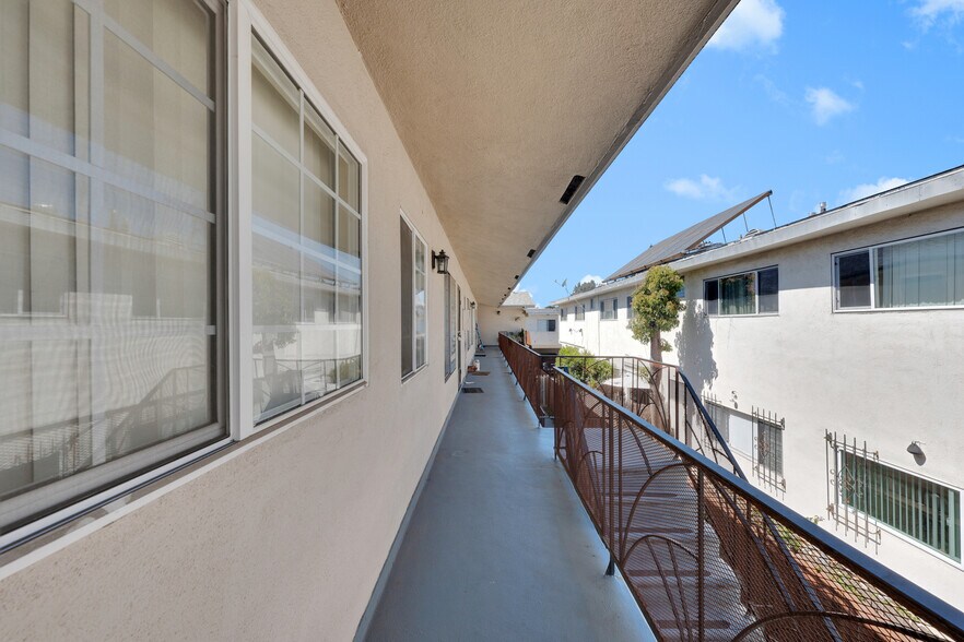 More Photos Of 1531 Corinth Ave, Los Angeles Apartments For Sale