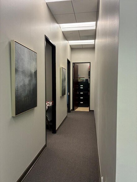 More Photos Of 2 Ravinia Dr, Atlanta Office For Lease