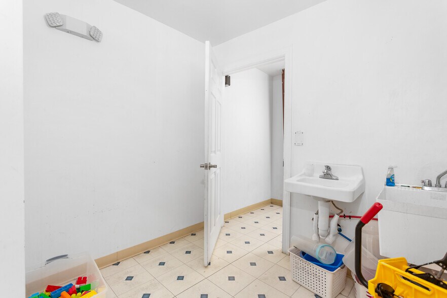 More Photos Of 702 Wilmer Ave, Anniston Office For Sale