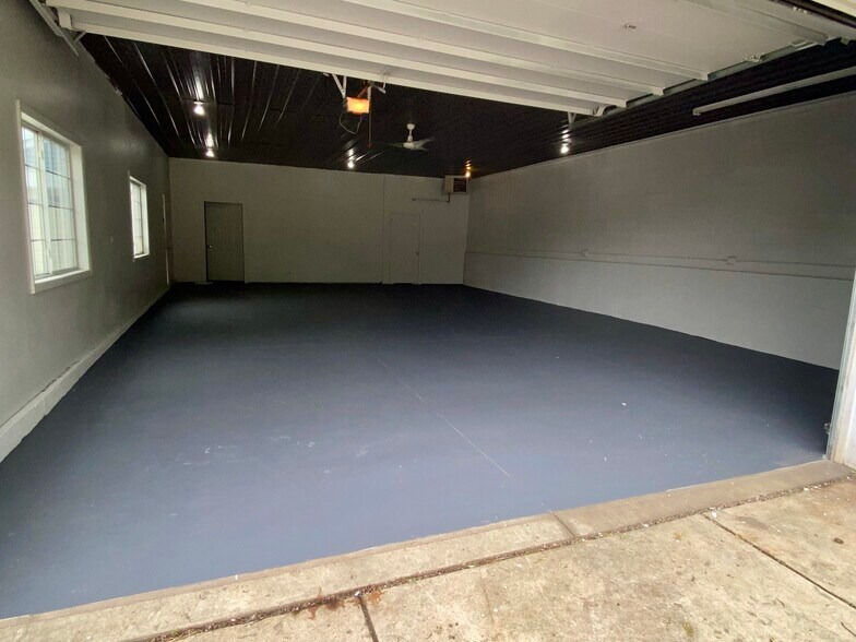 More Photos Of 330-336 E Main St, Twin Lakes General Retail For Lease