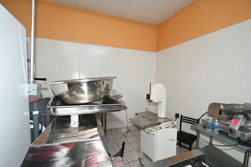 More Photos Of 749 S Central Ave, Umatilla Storefront For Sale