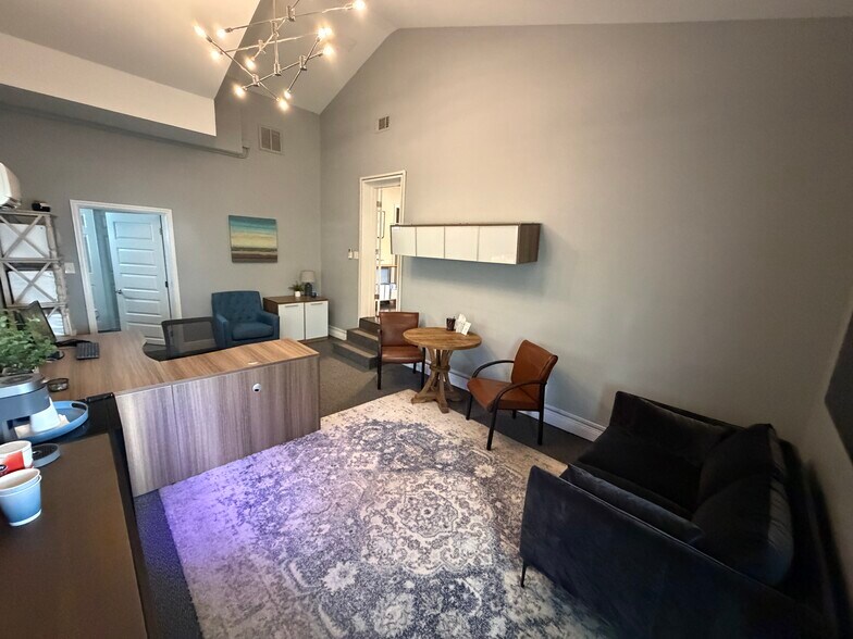 More Photos Of 3714 W Horatio St, Tampa Office For Sale