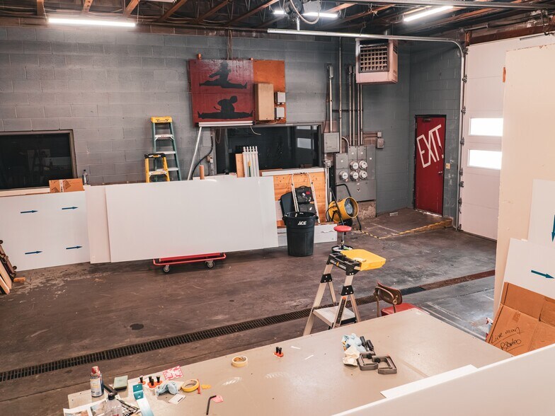 More Photos Of 1203 12th St, Hood River Showroom For Sale