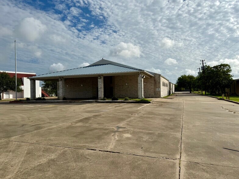 Primary Photo Of 3442 Holly Rd, Corpus Christi Storefront For Sale
