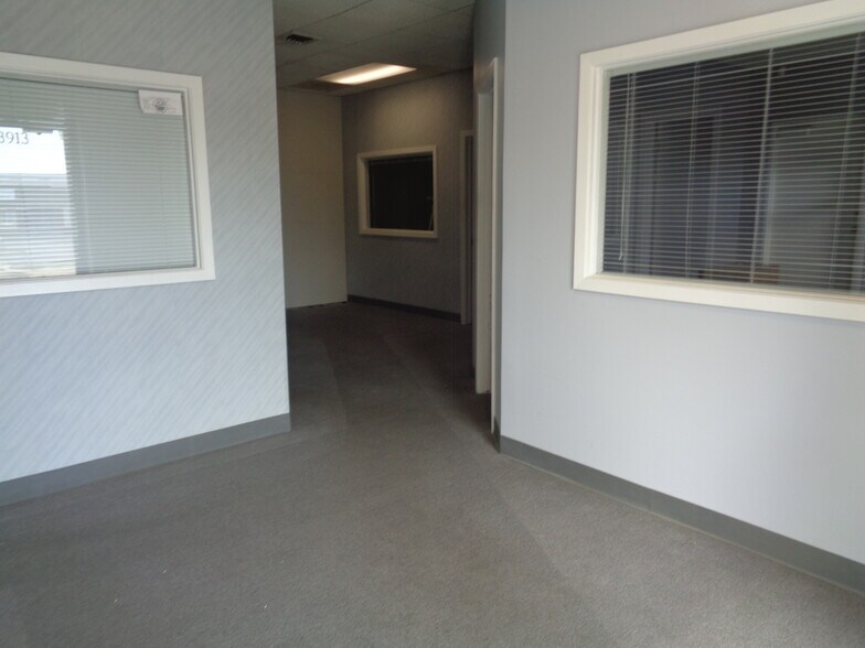 More Photos Of 3903-3913 S Lynn Ct, Independence Office For Sale