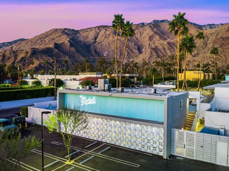 More Photos Of 1466 N Palm Canyon Dr, Palm Springs Hotel For Lease