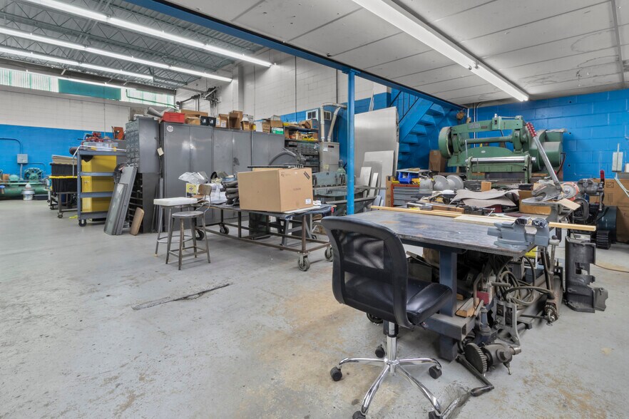 More Photos Of 1805 W 15th St, Indianapolis Warehouse For Sale