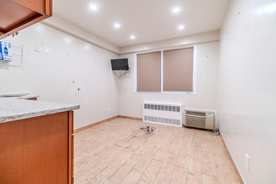 More Photos Of 3232 Francis Lewis Blvd, Flushing General Retail For Lease