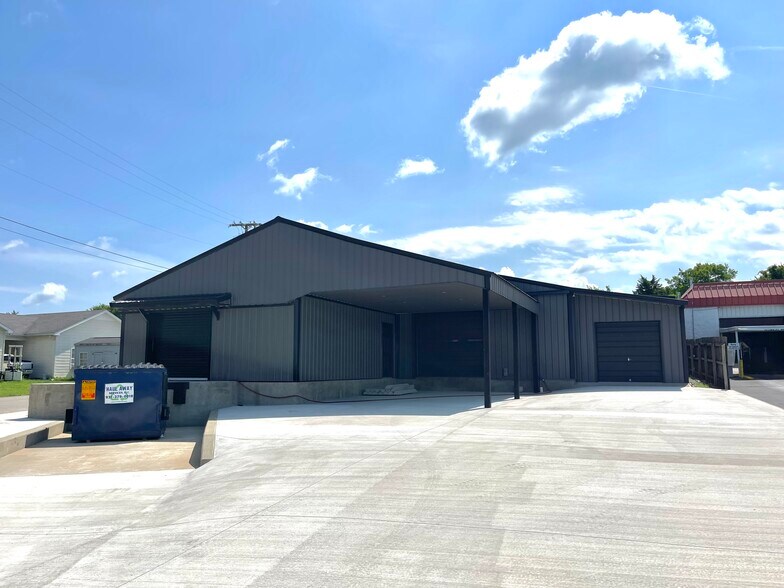 More Photos Of 341 Darnell Mealer Rd, Lewisburg Showroom For Lease