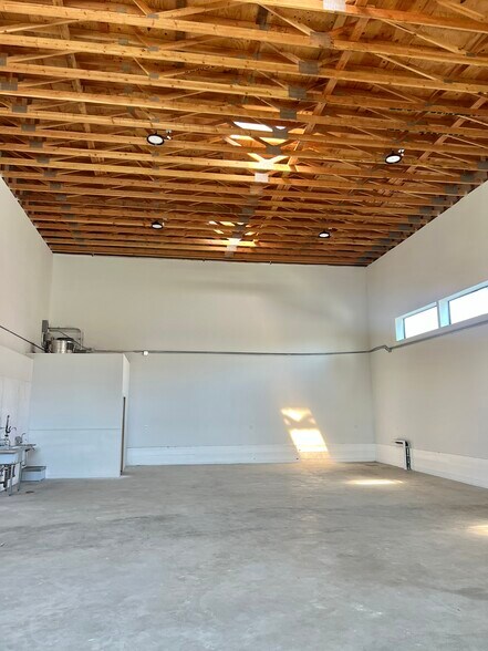 More Photos Of 1321 Cota Ave, Long Beach Industrial For Sale