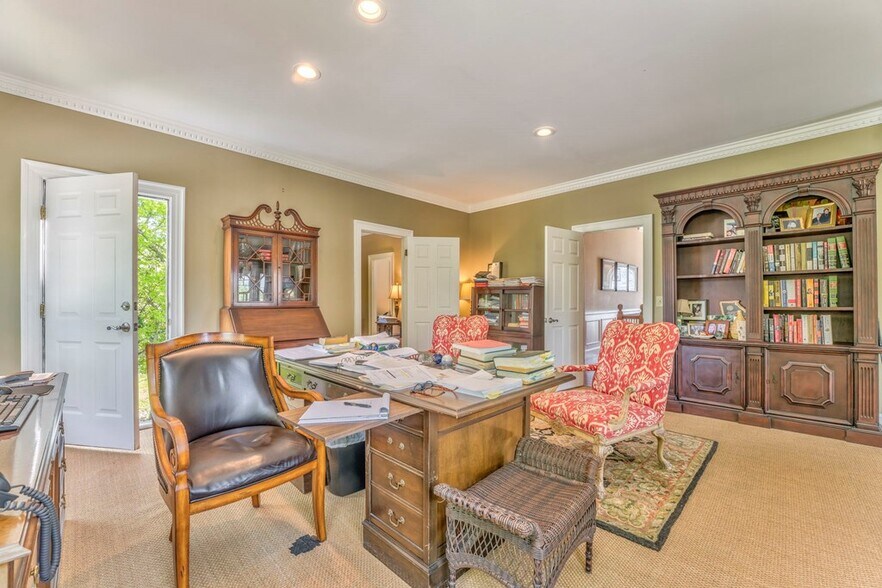 More Photos Of 417 Court St, Calhoun Office For Sale