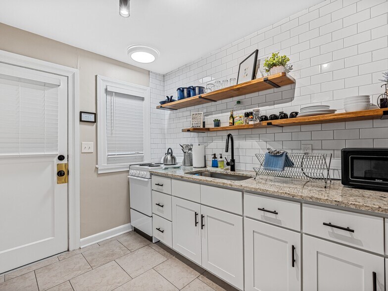 More Photos Of 1029 Patton St, Hendersonville Apartments For Sale
