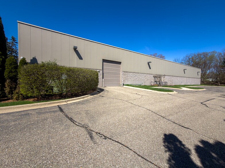 More Photos Of 22960 Venture Dr, Novi Warehouse For Lease