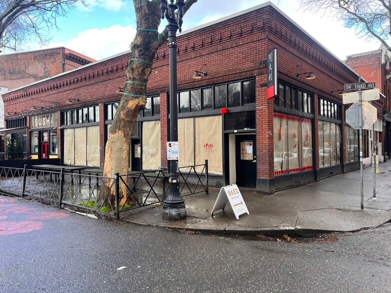 More Photos Of 36-50 SW 3rd Ave, Portland Storefront For Lease