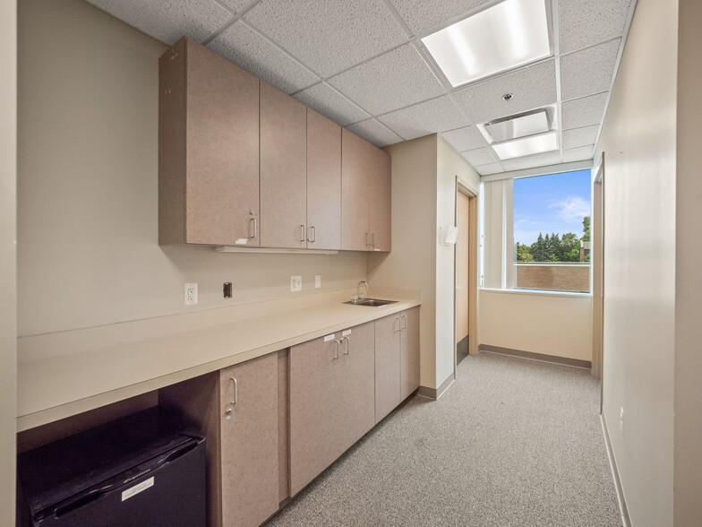 More Photos Of 1455 S Lapeer Rd, Lake Orion Hospital For Lease