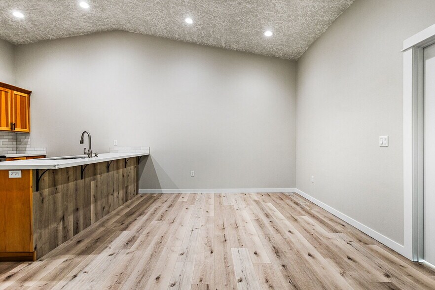 More Photos Of 3631 Green River Rd, Sweet Home Multifamily For Sale