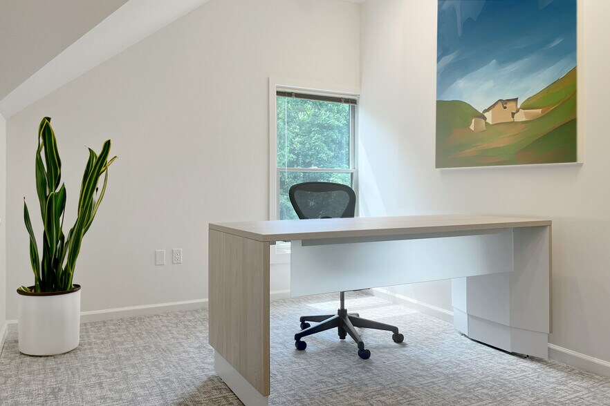 More Photos Of 135 Rennell Dr, Southport Office For Sale