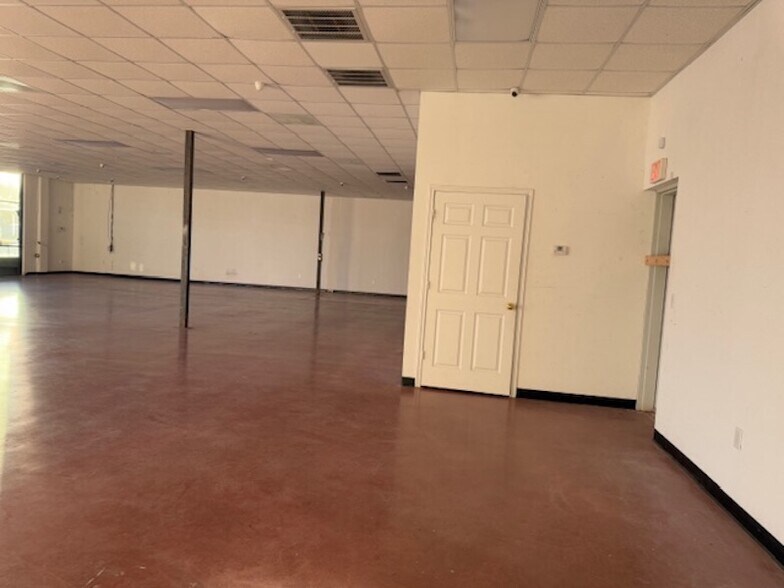 More Photos Of 311 E Stan Schlueter Loop, Killeen Storefront For Lease