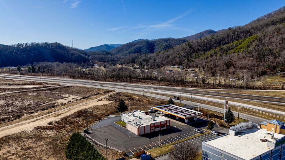 More Photos Of 2004 Temple Hill Rd, Erwin Restaurant For Lease