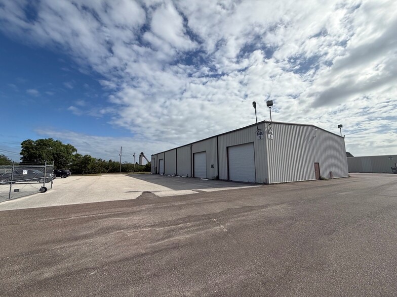 More Photos Of 12625 40th St N, Clearwater Warehouse For Lease