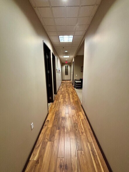 More Photos Of 34406 N 27th Dr, Phoenix Medical For Lease