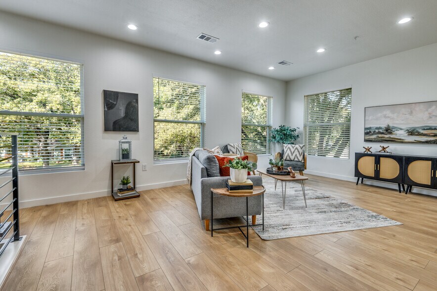 More Photos Of 504 O Connor Rd, Irving Multifamily For Sale