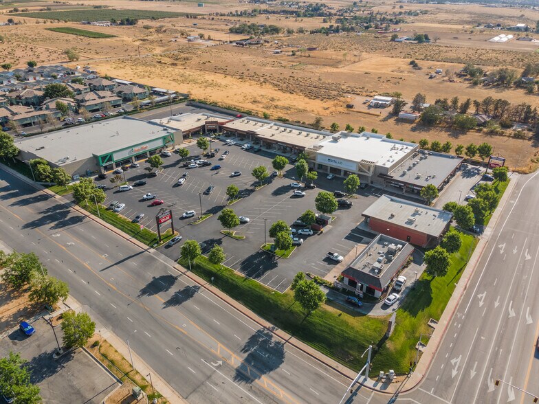 More Photos Of 811 Tucker Rd, Tehachapi General Retail For Lease