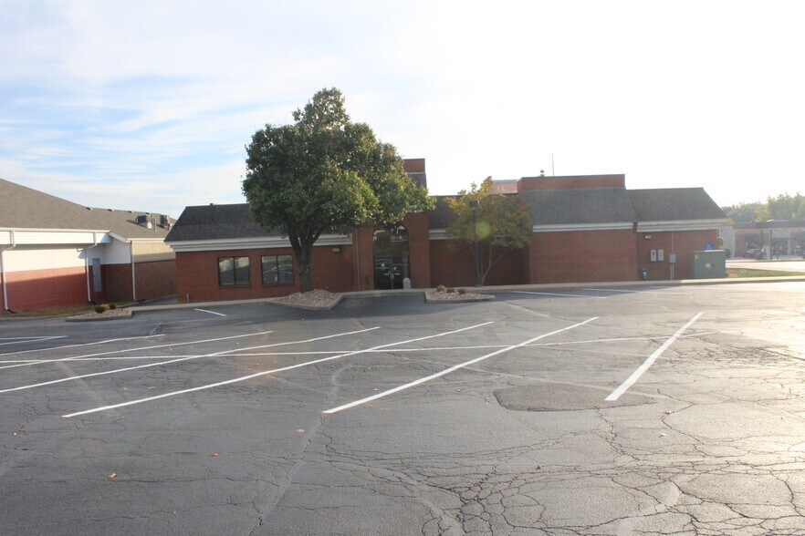 More Photos Of 311 S Main St, O'Fallon Office For Sale