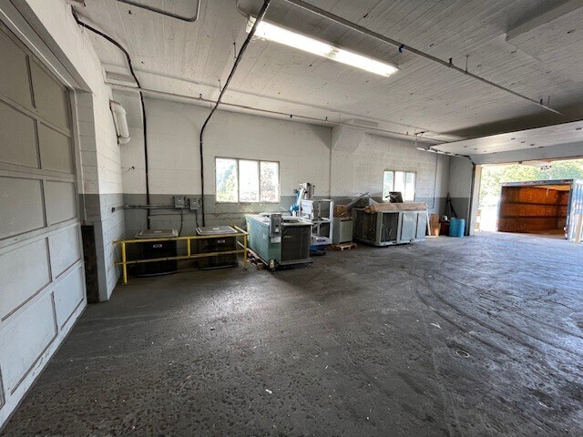More Photos Of 95 Valley St, Bristol Manufacturing For Lease