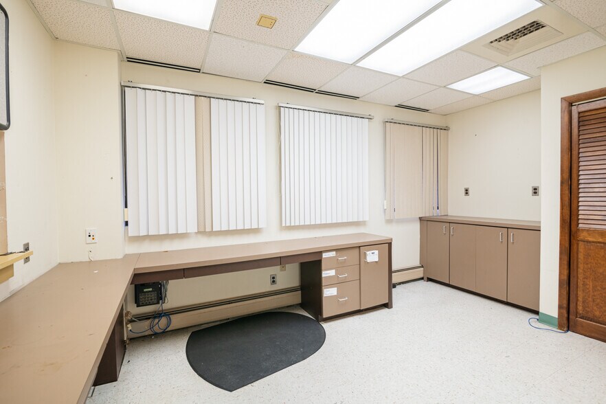 More Photos Of 99 Dutch Hill Rd, Orangeburg Medical For Lease