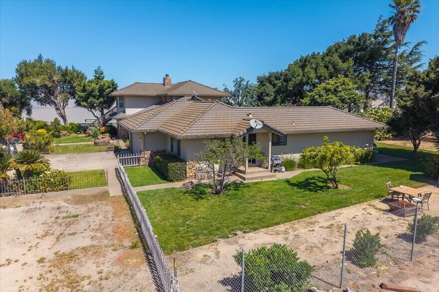 More Photos Of 23820 Potter Rd, Salinas Contractor Storage Yard For Sale