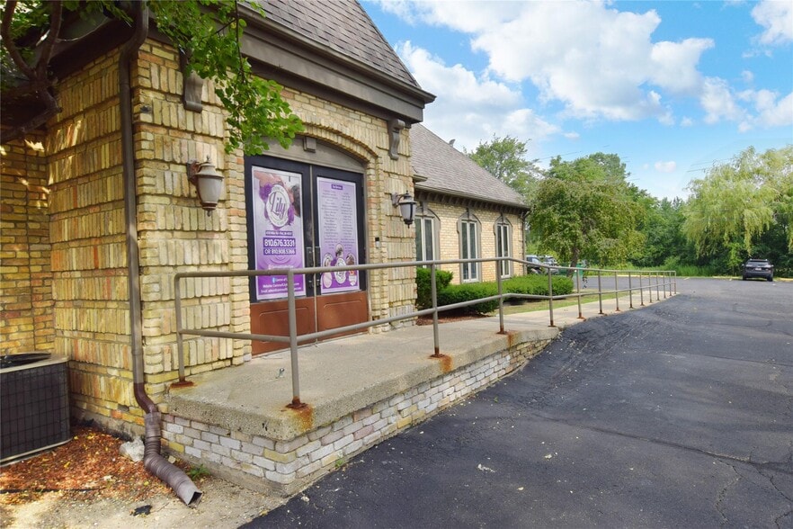 More Photos Of 3438 Lennon Rd, Flint Office For Sale