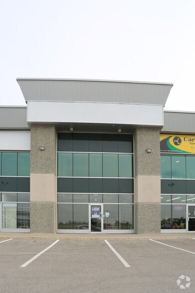 More Photos Of 142 Commerce Park Dr, Barrie Light Distribution For Lease