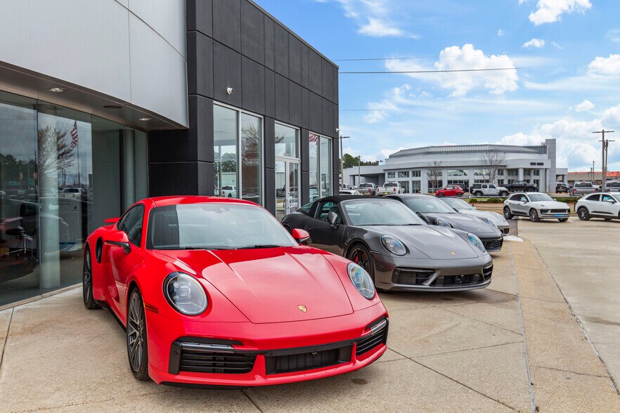 More Photos Of 5385 N I 55 St, Jackson Auto Dealership For Sale