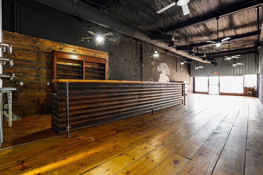 More Photos Of 75 N Waco St, Hillsboro General Retail For Lease