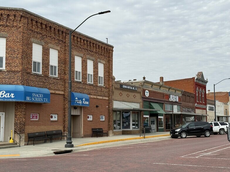 More Photos Of 413 Main St, Scribner Storefront For Sale