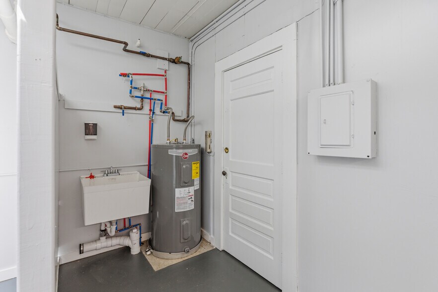More Photos Of 36 Carpenter Street St, Keene Office For Sale