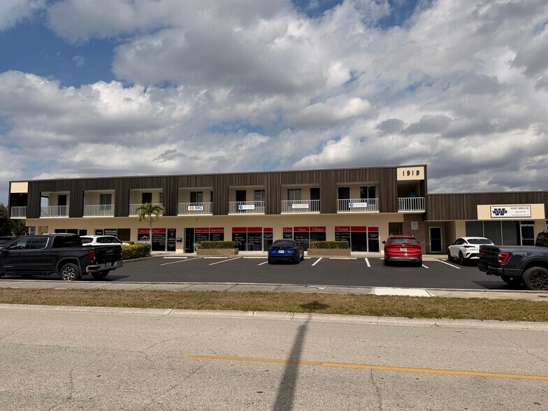 Primary Photo Of 1919 Courtney Dr, Fort Myers Office For Lease