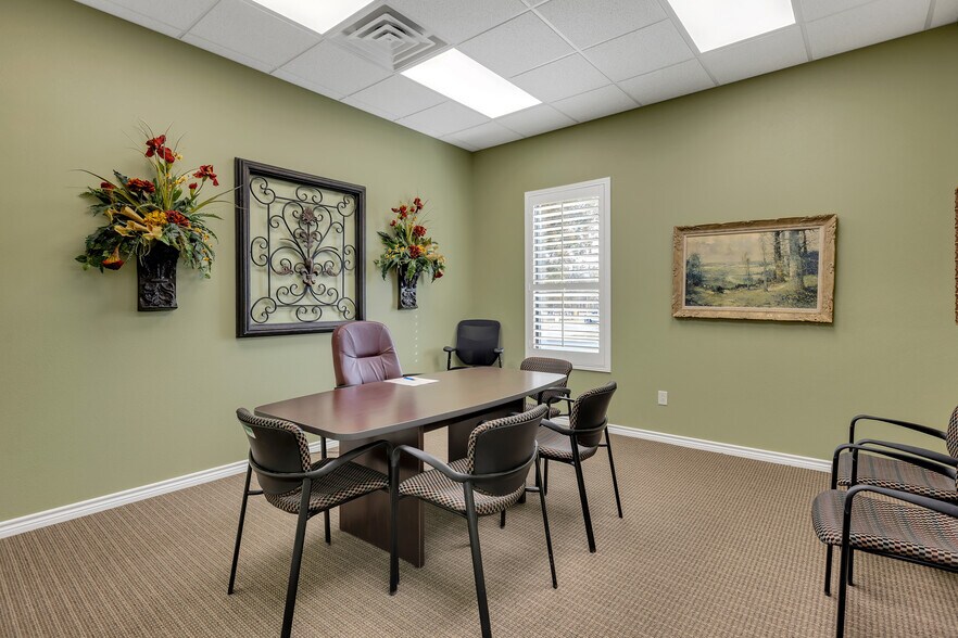 More Photos Of 501 E 7th St, Odessa Office For Sale