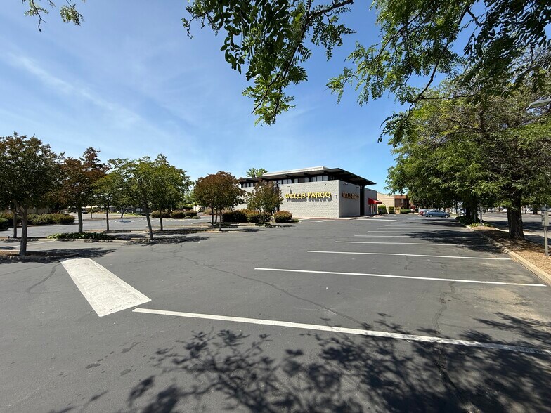 More Photos Of 5660 Freeport Blvd, Sacramento Office For Sale