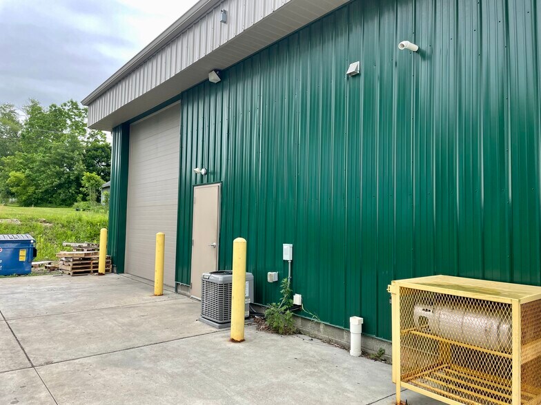 More Photos Of 1123 Lee Ave, Farrell Warehouse For Sale