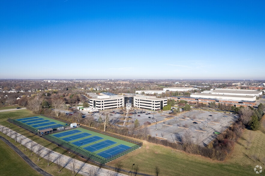 More Photos Of 75 N Fairway Dr, Vernon Hills Office For Sale