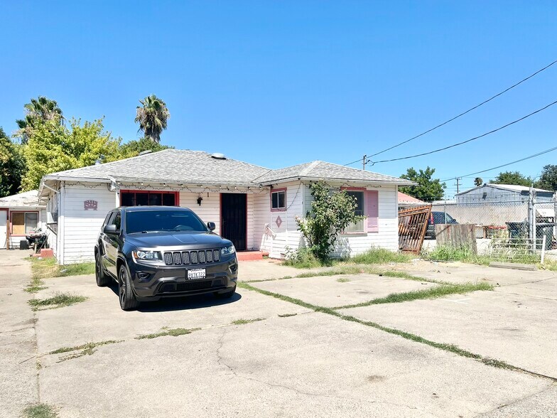 More Photos Of 2513 Connie Dr, Sacramento Freestanding For Sale