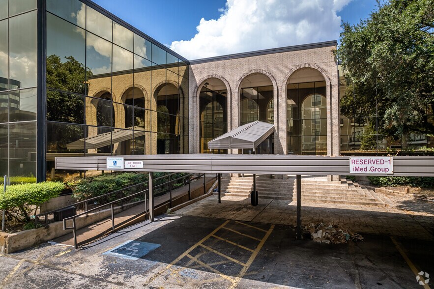 More Photos Of 2411 Fountain View Dr, Houston Office For Lease