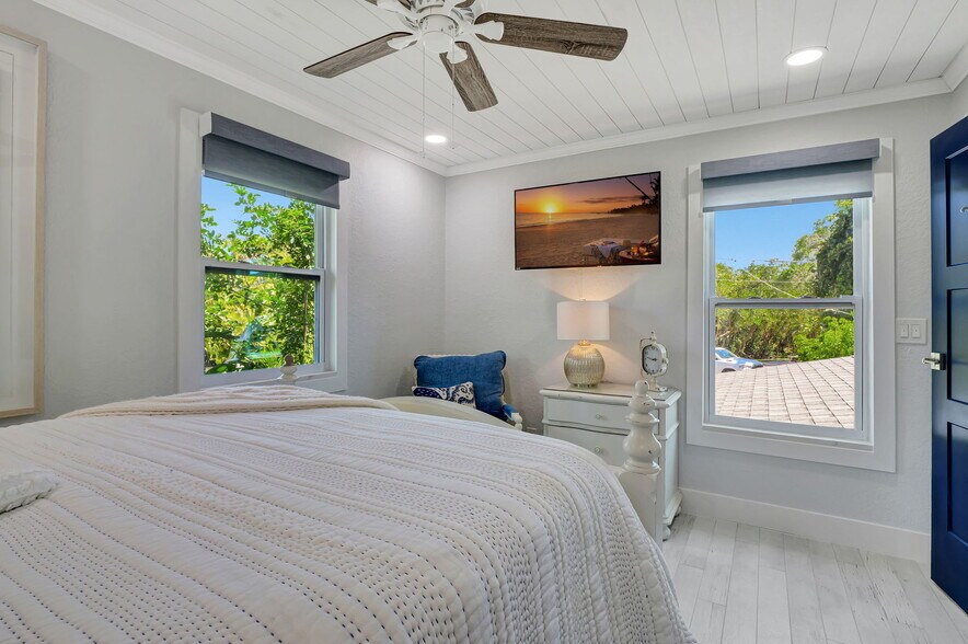 More Photos Of 193 Cocohatchee St, Naples Specialty For Sale